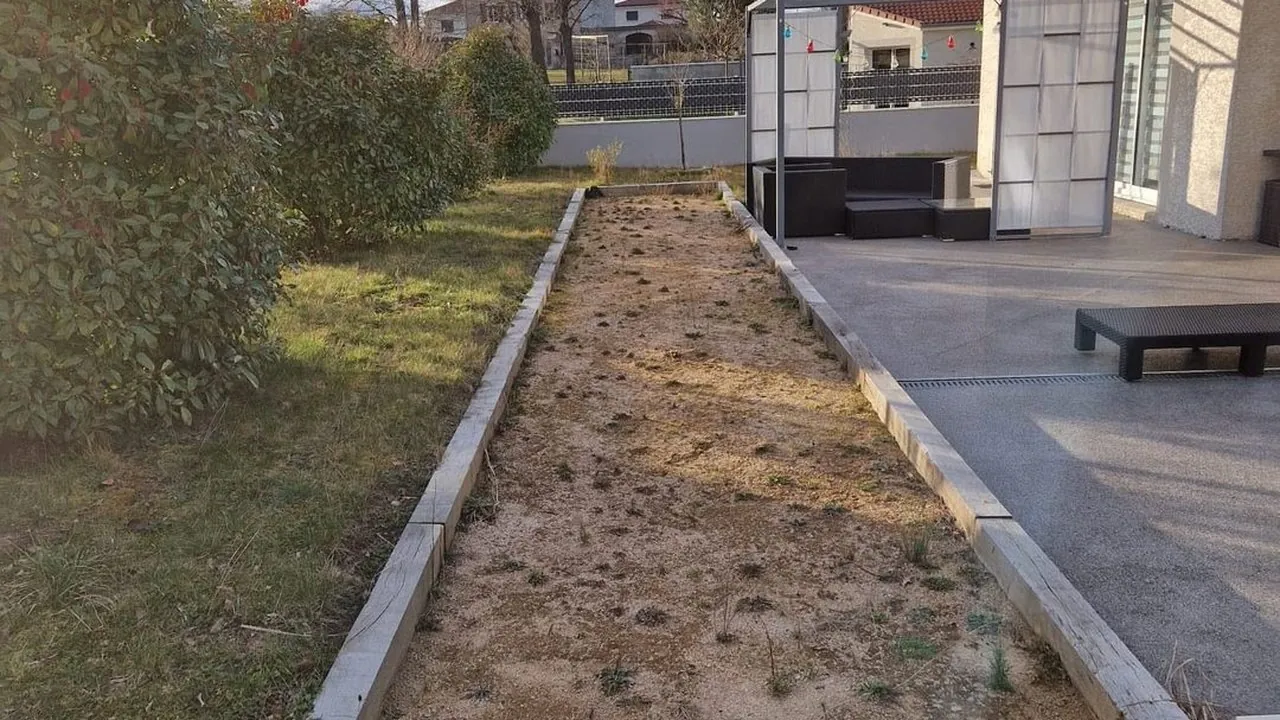 Terrain de pétanque avant aménagement